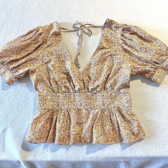 J. Crew Tops - J Crew sz 10 Puff-Sleeve V-Neck Top Yellow Scattered Blooms Floral Print